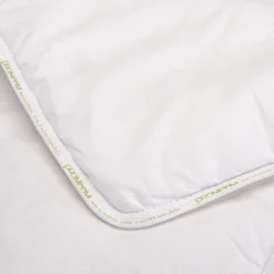 Couette*alinea Couette chaude anti-acariens thermorégulatrice - 240x220cm Blanc