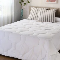 Couette*alinea Couette légère anti-acariens thermorégulatrice - 260x240cm Blanc