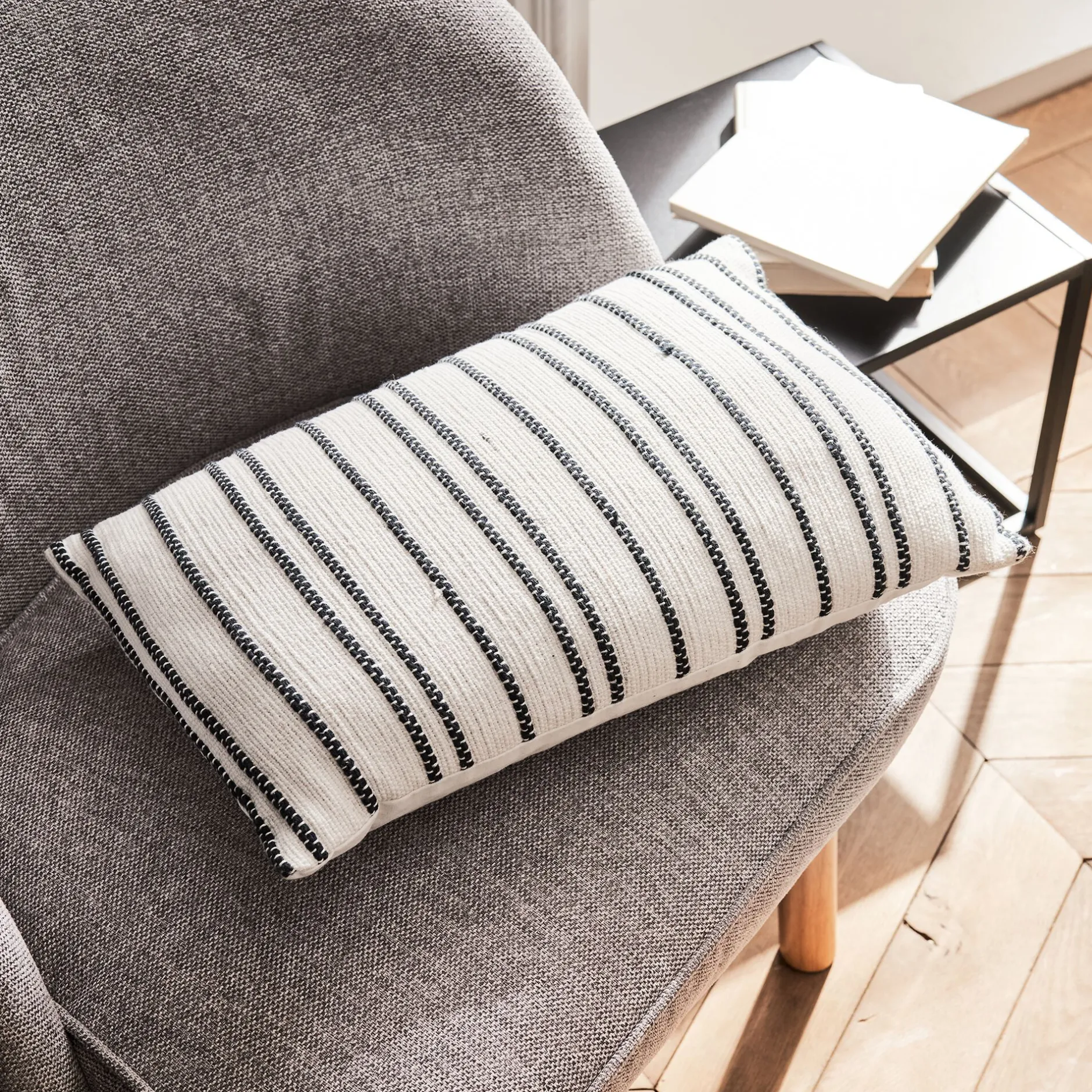 Coussin*alinea Coussin à rayures brodées en coton 30x50cm - noir et écru Blanc