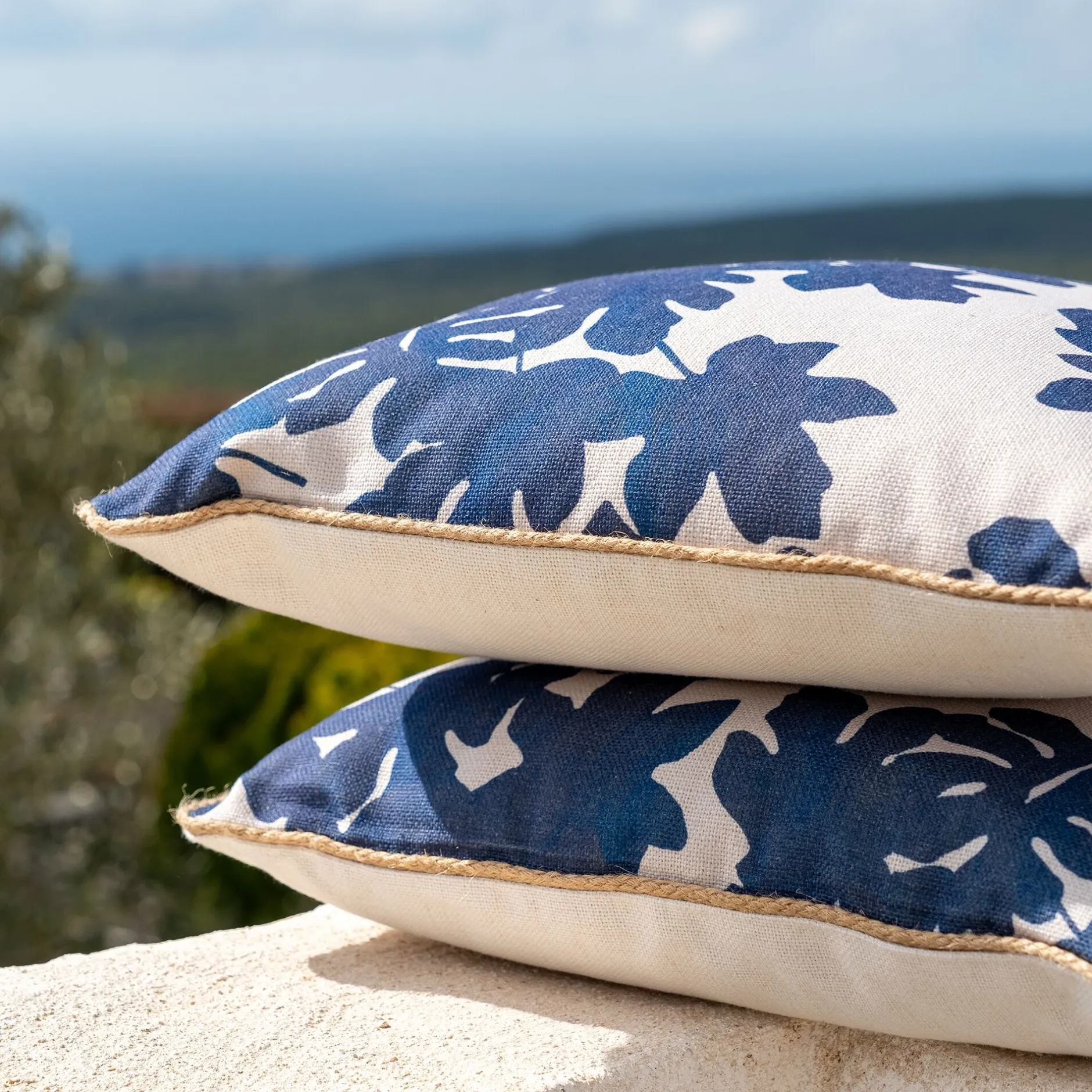 Coussin Exterieur*alinea Coussin d'extérieur à motif feuilles de figuier 45x45cm - bleu