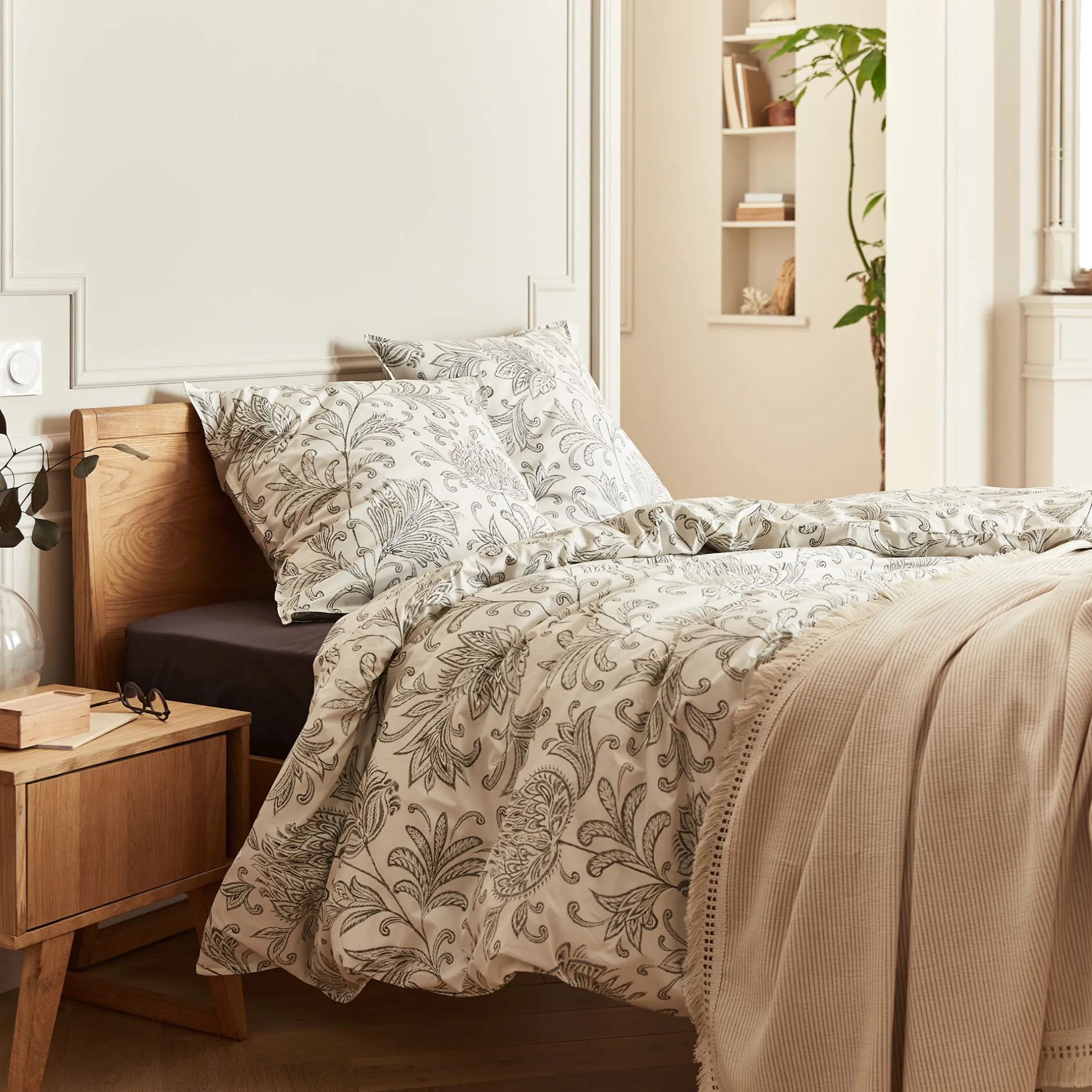 Parure De Lit*alinea Housse de couette 240x220cm et 2 taies d'oreiller 63x63cm en percale de coton motif floral - Blanc