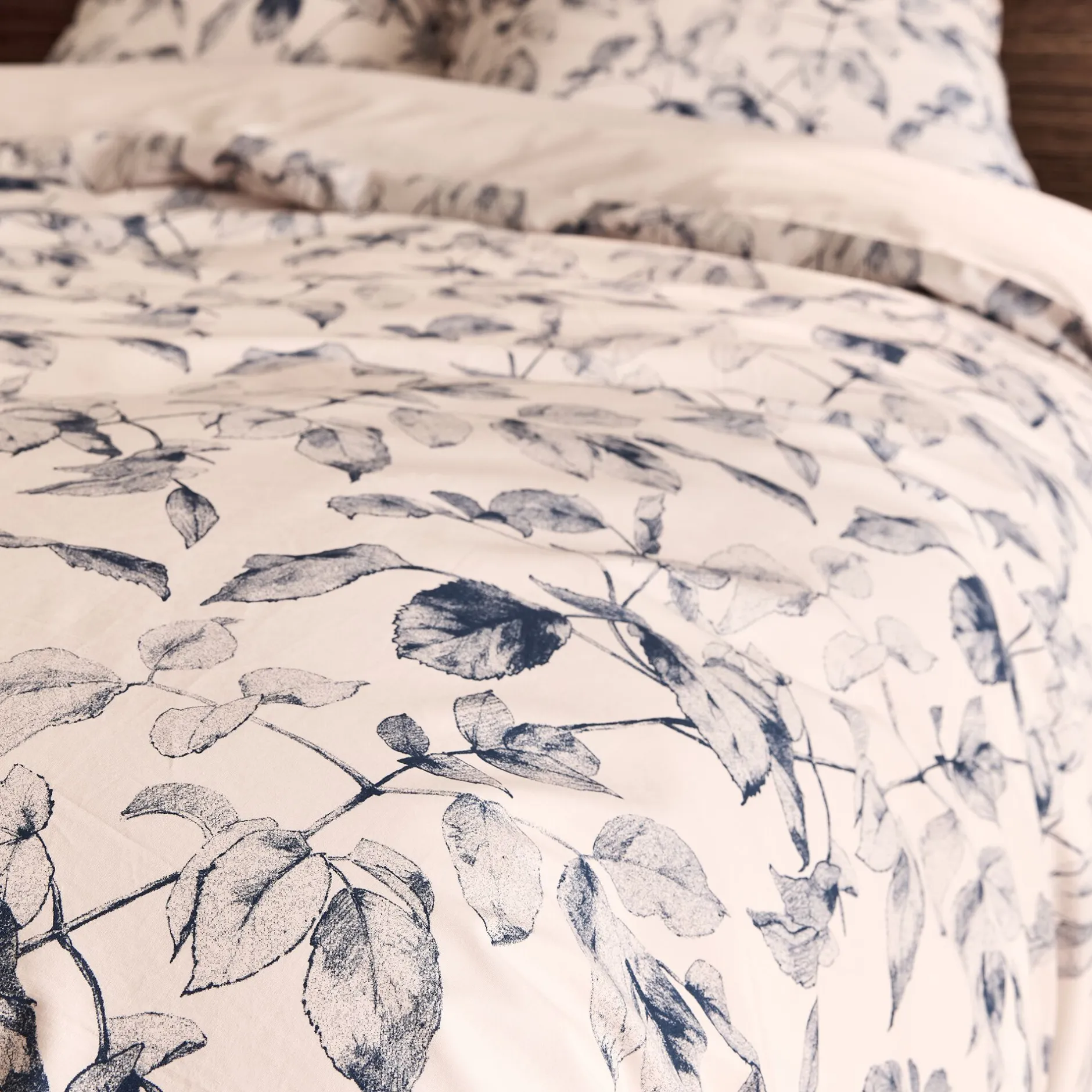 Parure De Lit*alinea Housse de couette 240x220cm et 2 taies d'oreiller 63x63cm en percale de coton motif végétal - Bleu