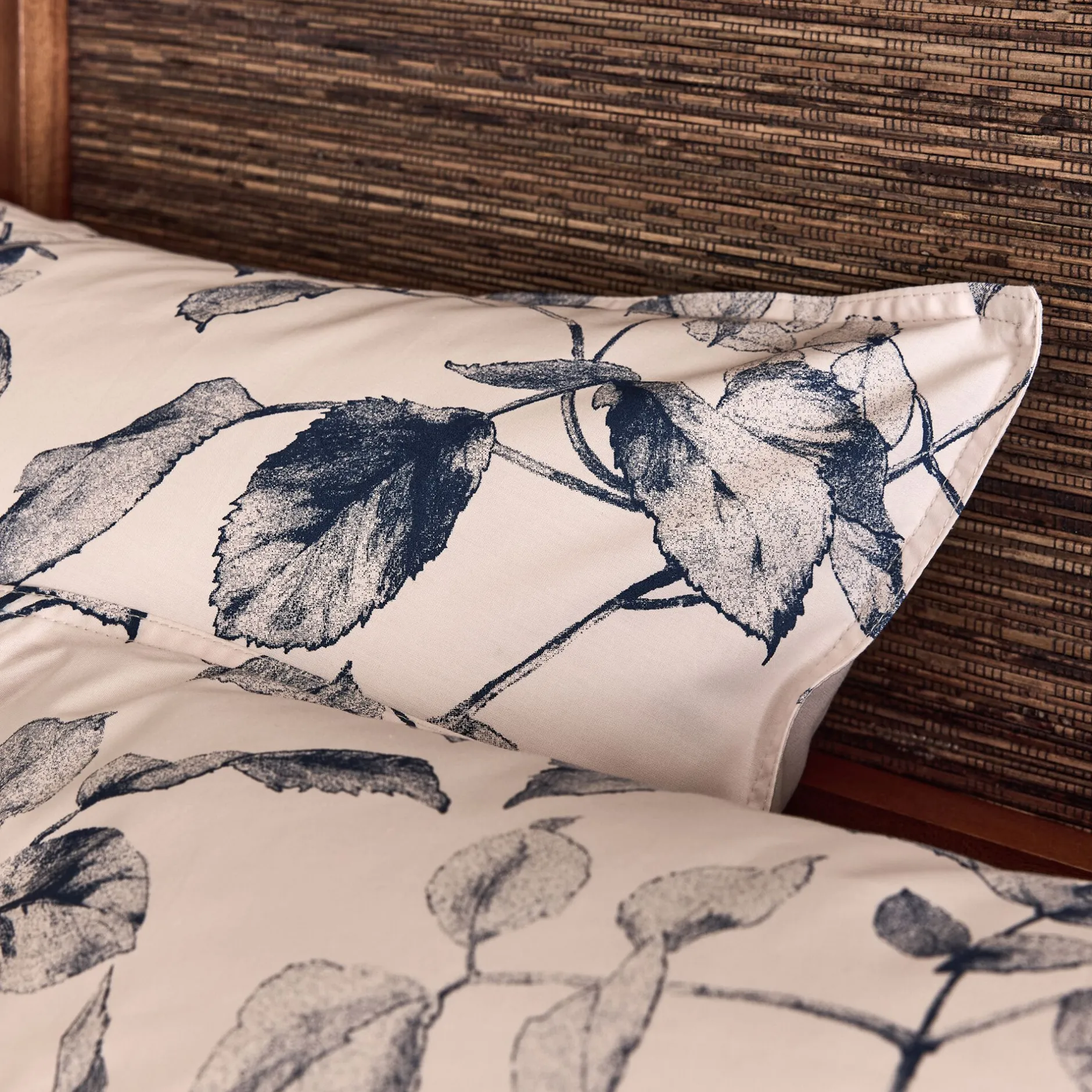 Parure De Lit*alinea Housse de couette 240x220cm et 2 taies d'oreiller 63x63cm en percale de coton motif végétal - Bleu