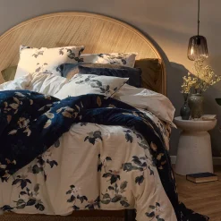 Parure De Lit*alinea Housse de couette 240x220cm et 2 taies d'oreiller 63x63cm en coton lavé à motif floral - Blanc