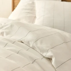 Parure De Lit*alinea Housse de couette 240x220cm et 2 taies d'oreiller 65x65cm en flanelle de coton à rayures - Blanc