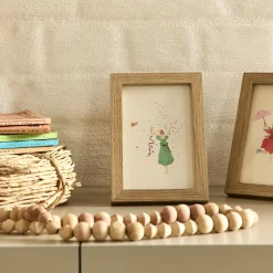 Matelas Enfant|Déco Murale*alinea Illustration encadrée motif Sarah en robe verte 12x17cm - bois clair