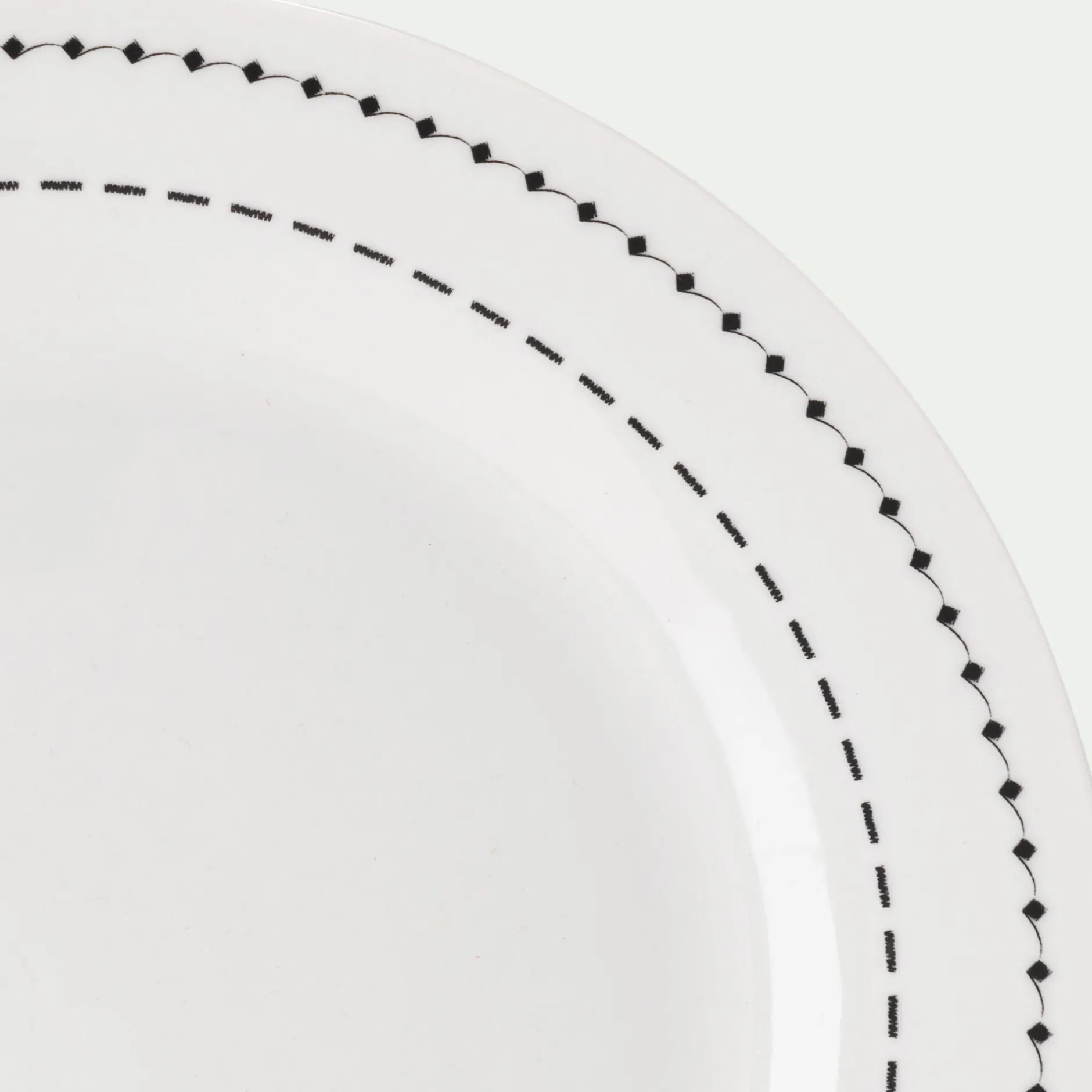 Assiette*alinea Lot de 4 assiettes à dessert en porcelaine avec liseré noir D19,5cm - Blanc