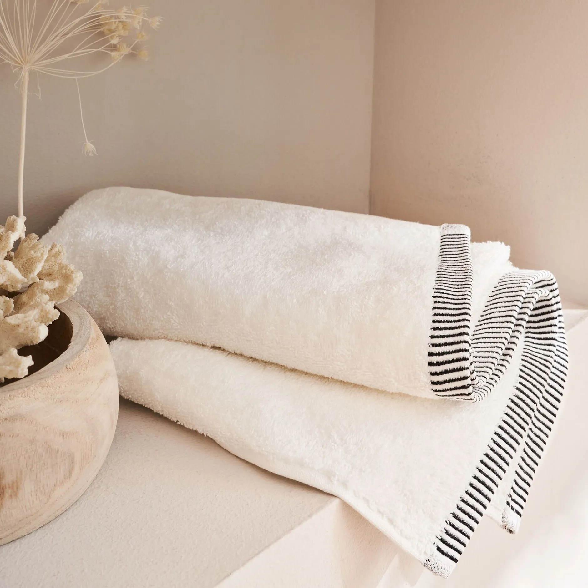 Serviette De Toilette*alinea Serviette de toilette brodé en coton - ventoux 50x100cm Blanc