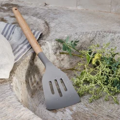 Ustensile De Cuisine|Couvert De Service*alinea Spatule plate ajourée en bois et silicone - brun terre ombre