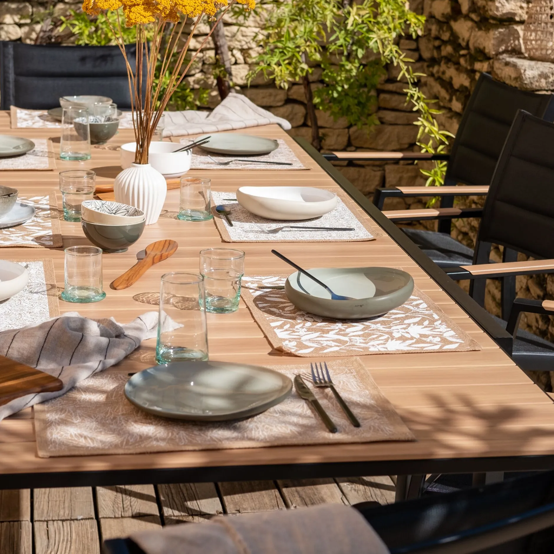 Table De Jardin*alinea Table de jardin extensible en aluminium effet teck - (8 à 12 places) Noir