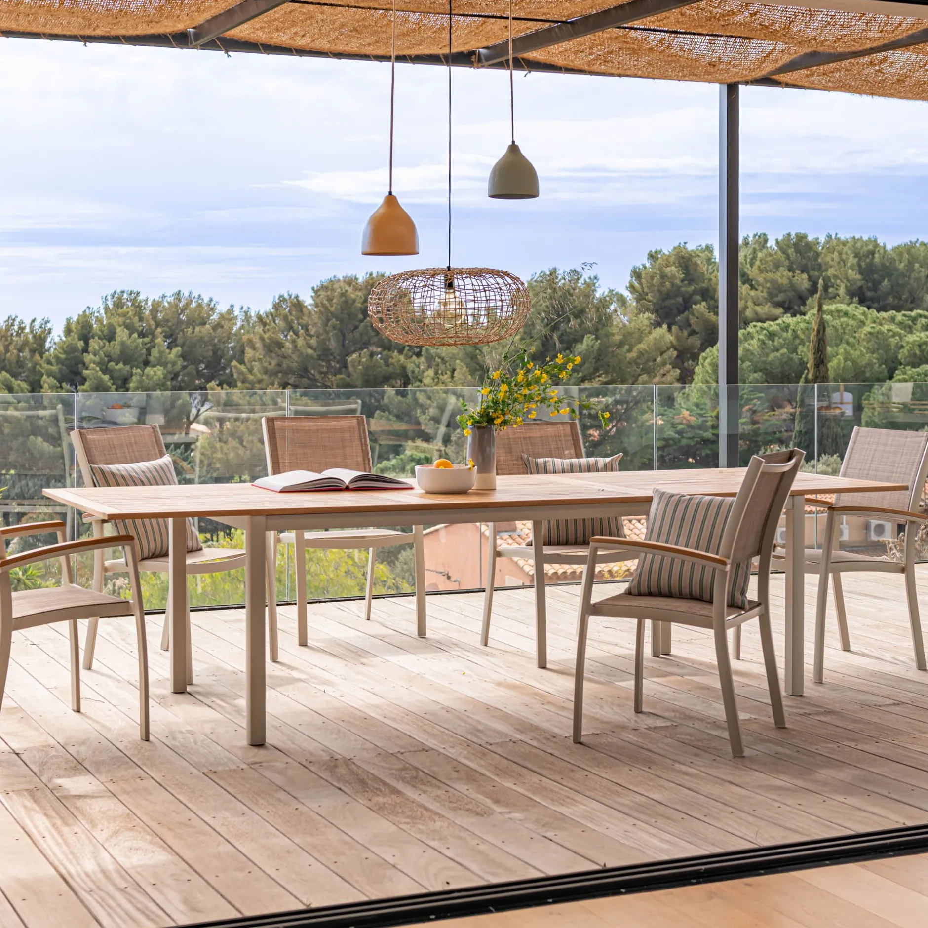 Table De Jardin*alinea Table de repas jardin extensible en eucalyptus et aluminium - blanc écru (8 à 12 places) Bois clair